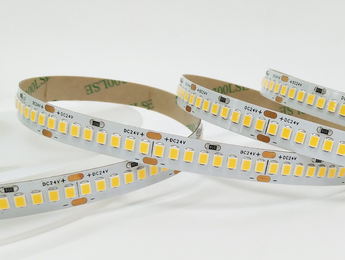 Tira de luces LED de 160 lm/W
